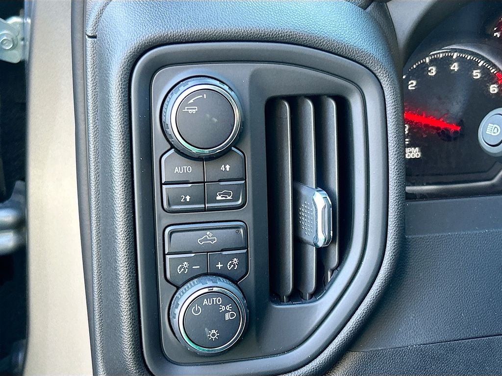 2024 Chevrolet Silverado Custom