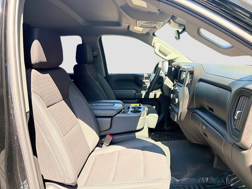 2025 Chevrolet Silverado Custom