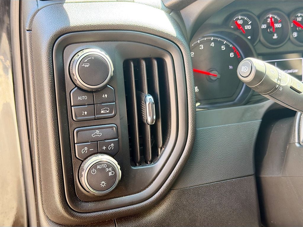 2025 Chevrolet Silverado Custom