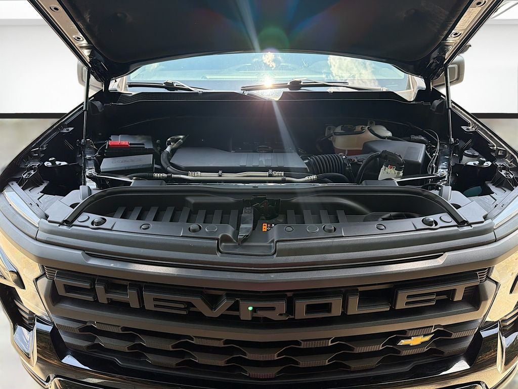 2025 Chevrolet Silverado Custom