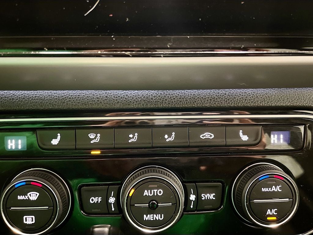 2023 Volkswagen Atlas Cross Sport 2.0T SEL R-Line Black