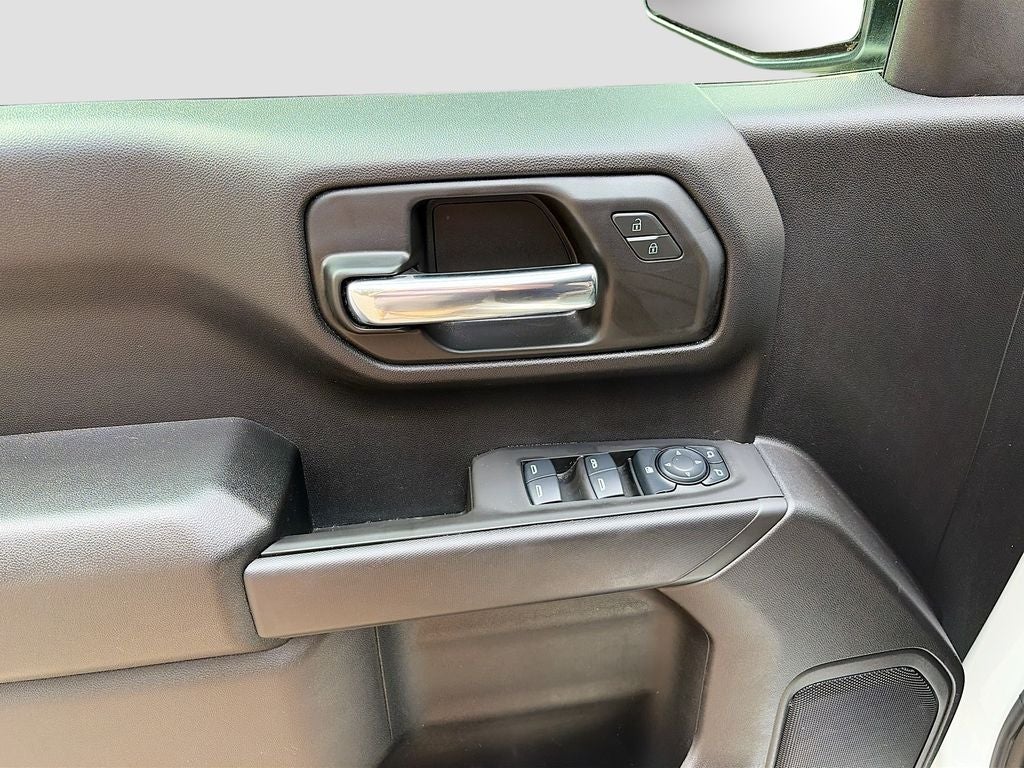 2025 Chevrolet Silverado Custom