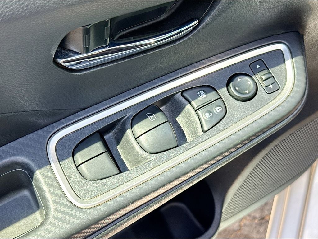 2021 Nissan Versa SR