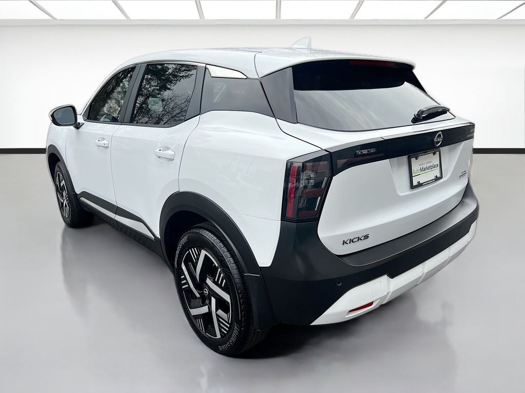 2025 Nissan Kicks SV