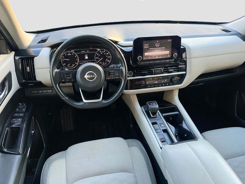 2022 Nissan Pathfinder SV