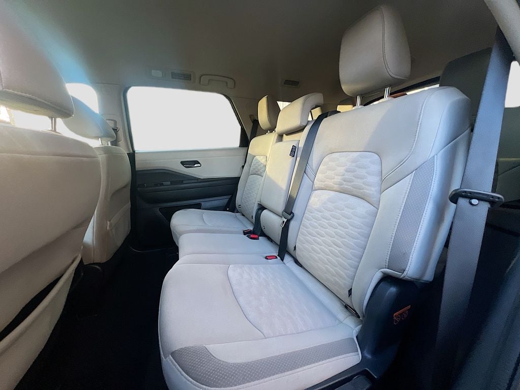 2022 Nissan Pathfinder SV