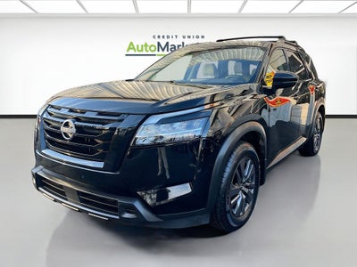 2022 Nissan Pathfinder SV
