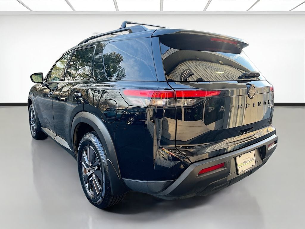 2022 Nissan Pathfinder SV
