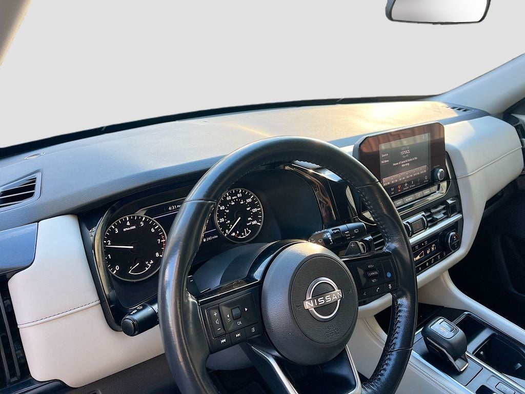 2022 Nissan Pathfinder SV