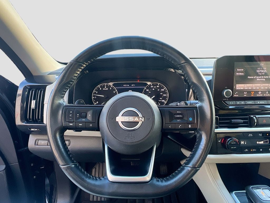 2022 Nissan Pathfinder SV