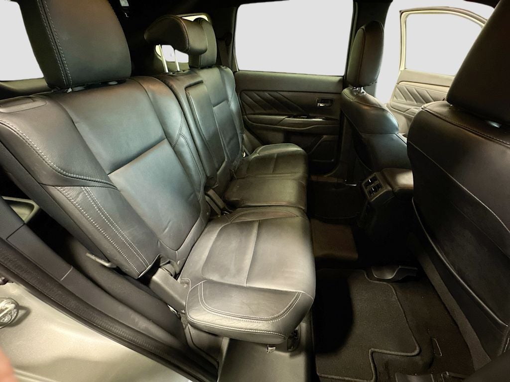 2022 Mitsubishi Outlander PHEV LE