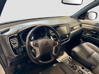 2022 Mitsubishi Outlander PHEV LE