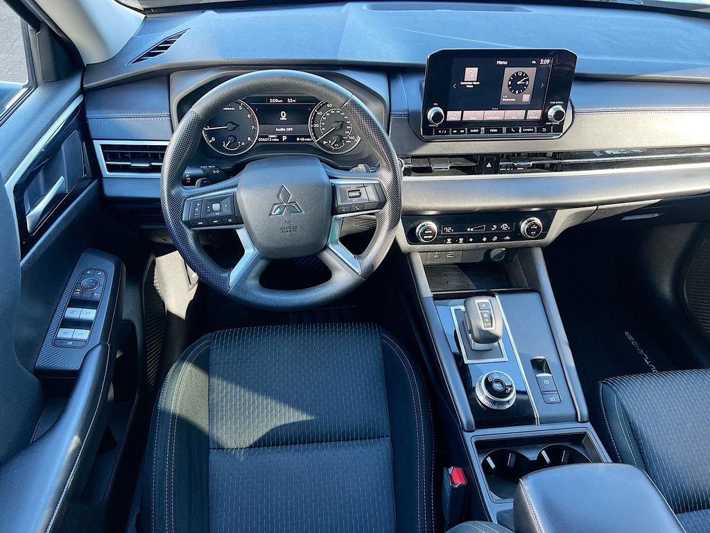 2023 Mitsubishi Outlander ES