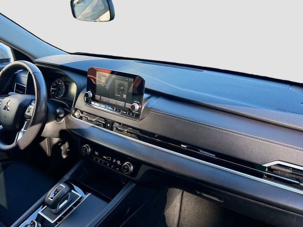 2023 Mitsubishi Outlander ES