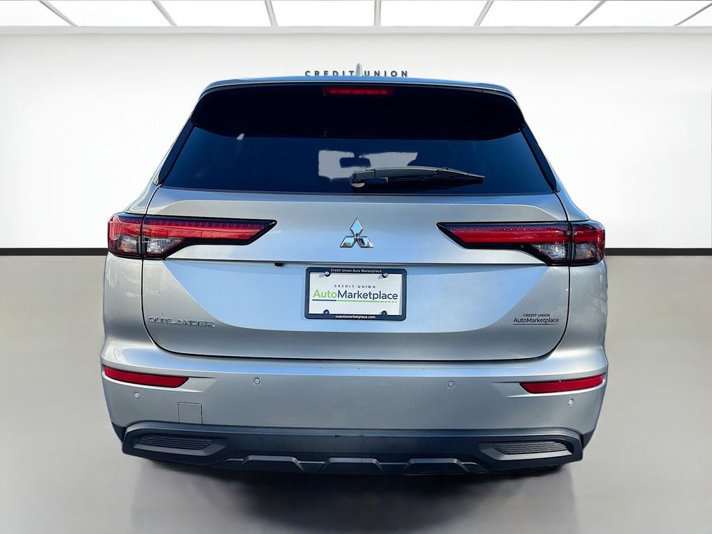 2023 Mitsubishi Outlander ES