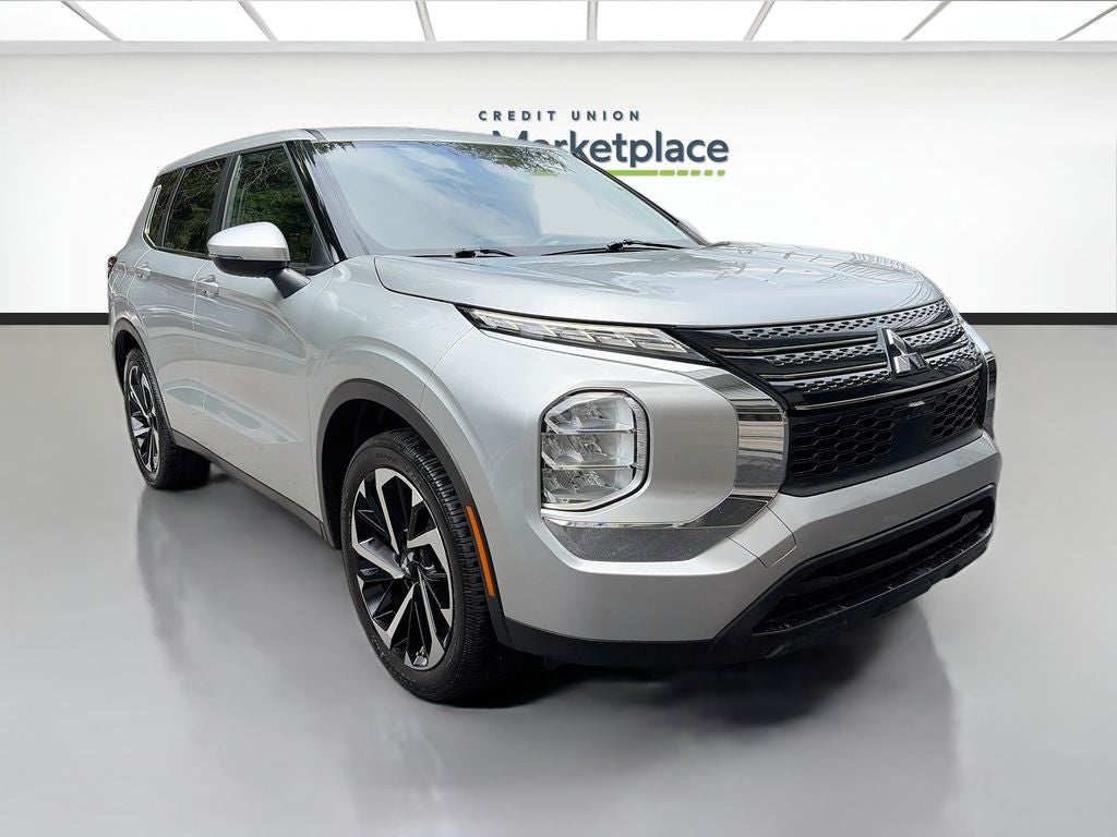 2022 Mitsubishi Outlander ES