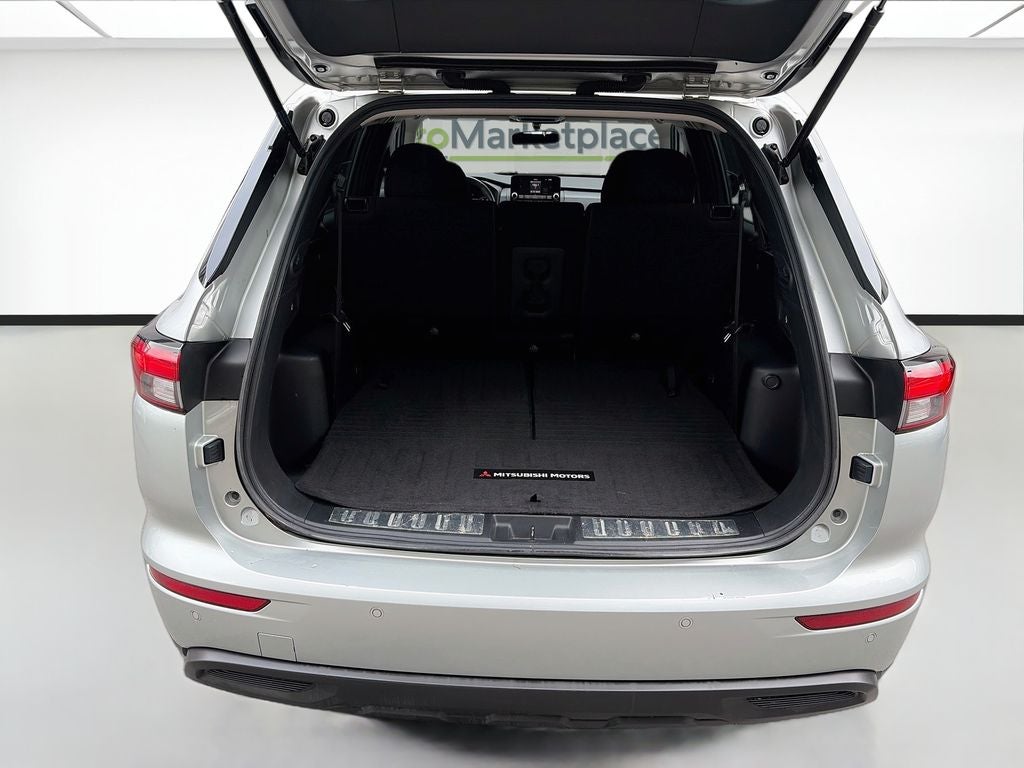 2022 Mitsubishi Outlander ES