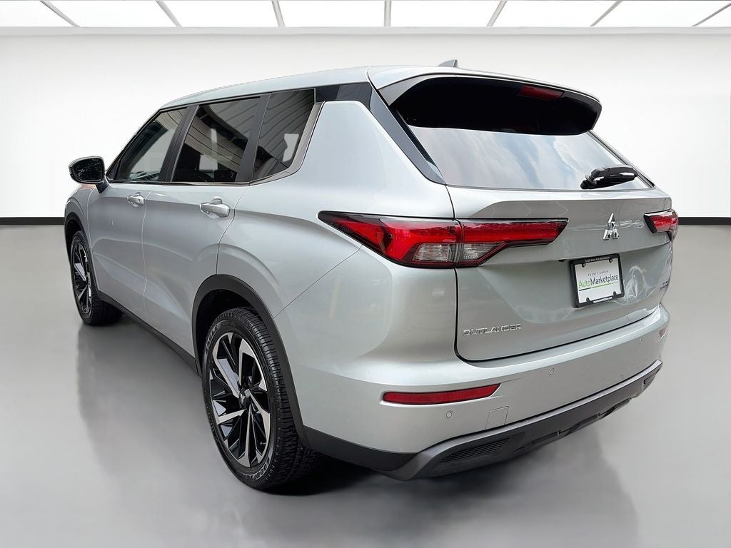 2022 Mitsubishi Outlander ES