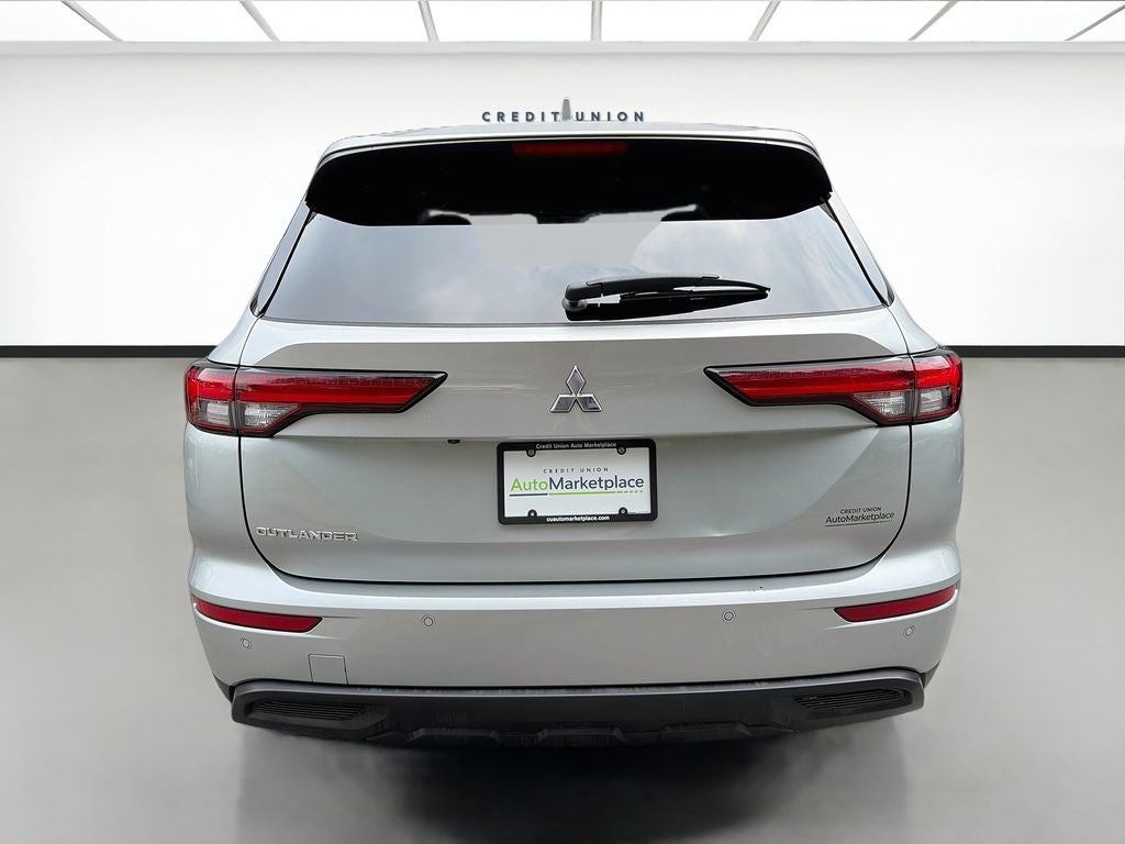 2022 Mitsubishi Outlander ES