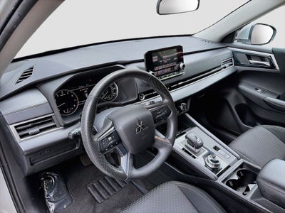2022 Mitsubishi Outlander ES