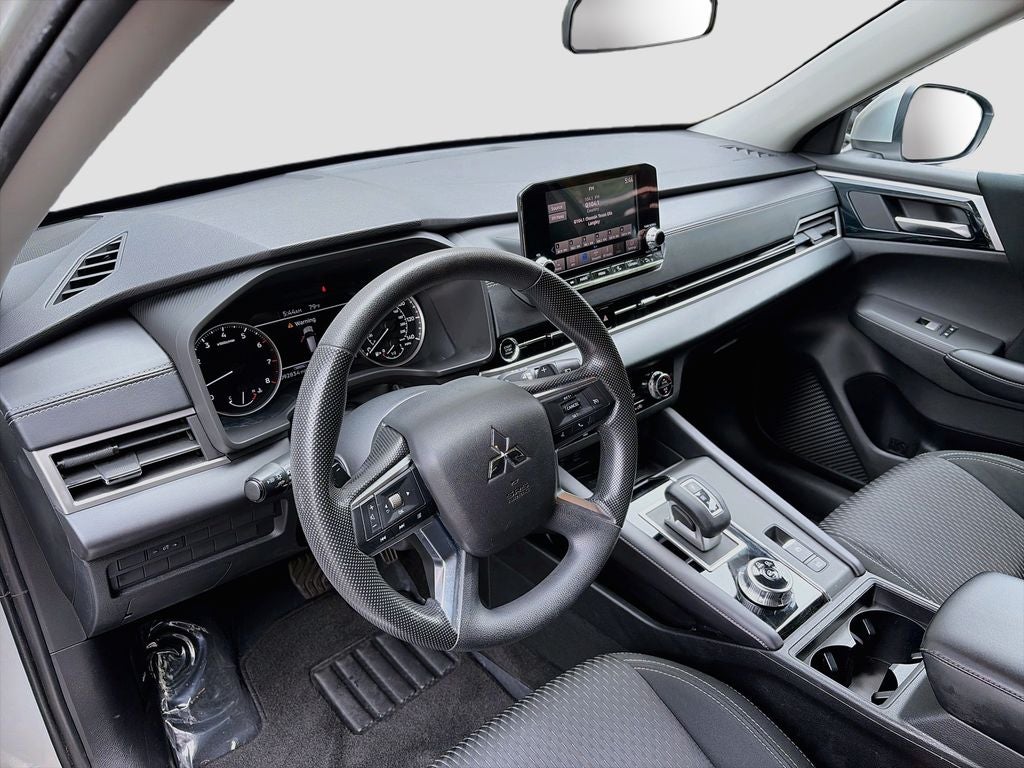 2022 Mitsubishi Outlander ES