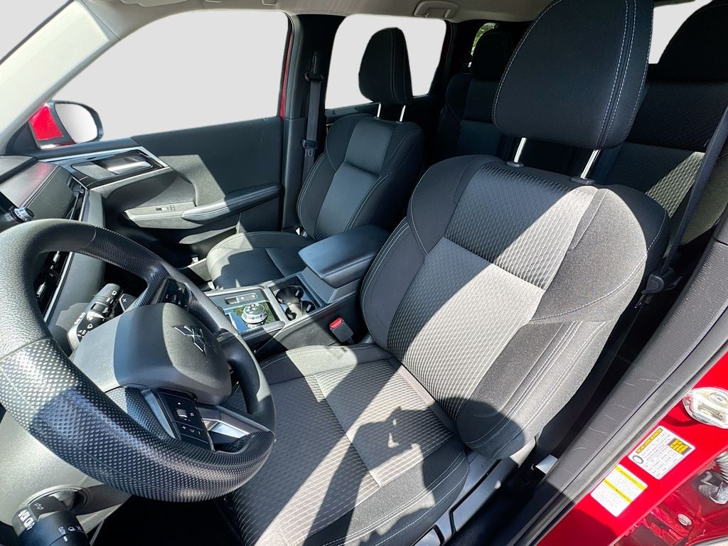 2024 Mitsubishi Outlander ES