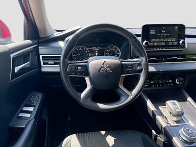 2024 Mitsubishi Outlander ES