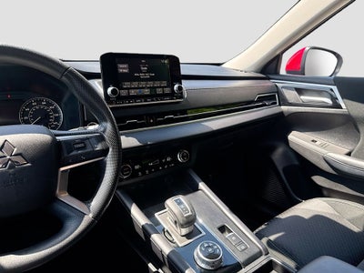 2024 Mitsubishi Outlander ES