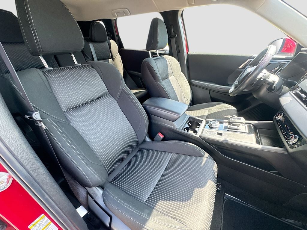 2024 Mitsubishi Outlander ES
