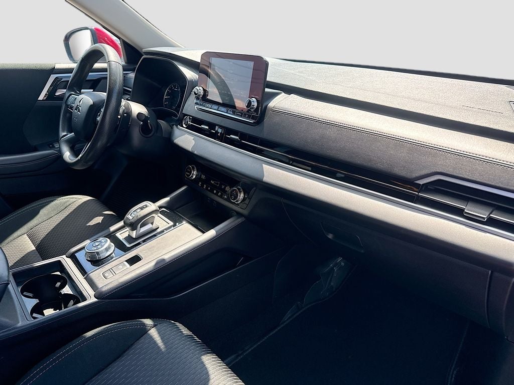 2024 Mitsubishi Outlander ES