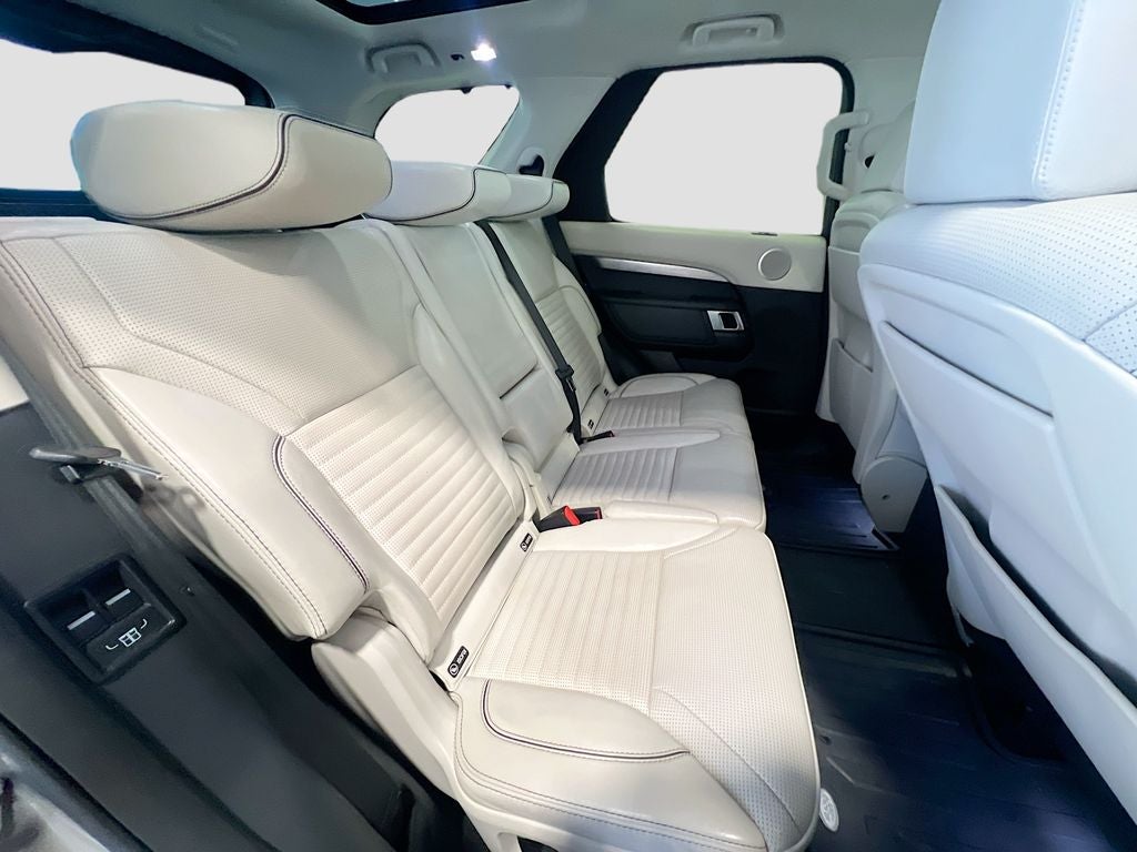 2017 Land Rover Discovery First Edition